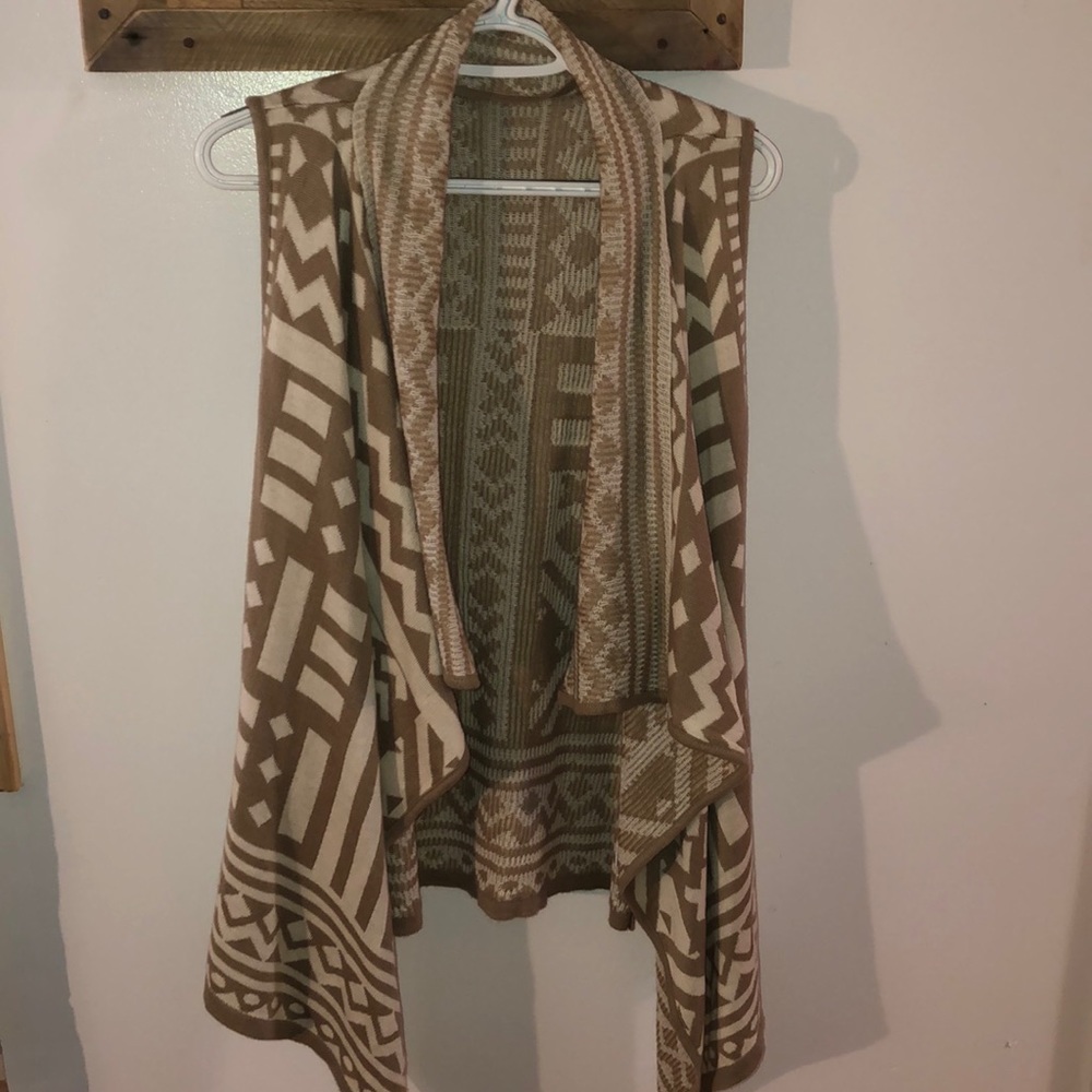 Short sleeve tribal cardigan